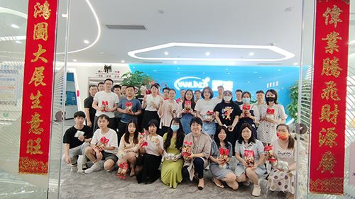 Budem oslavovať šťastný festival dračích lodí!